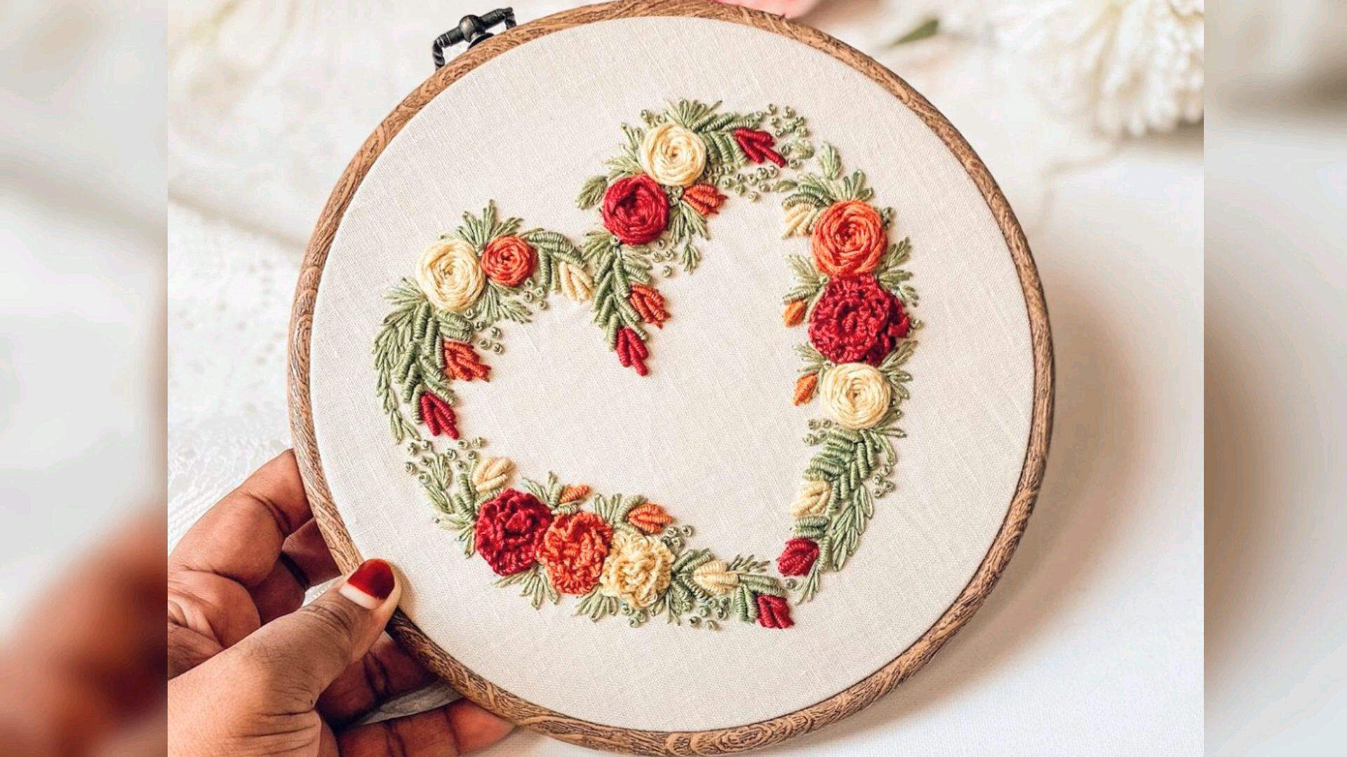 唯美玫瑰花环刺绣设计与参考