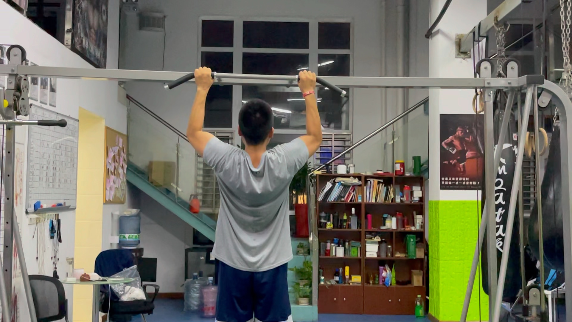 活动作品8种引体向上练背的经典动作猛男必练看看你能完成几种