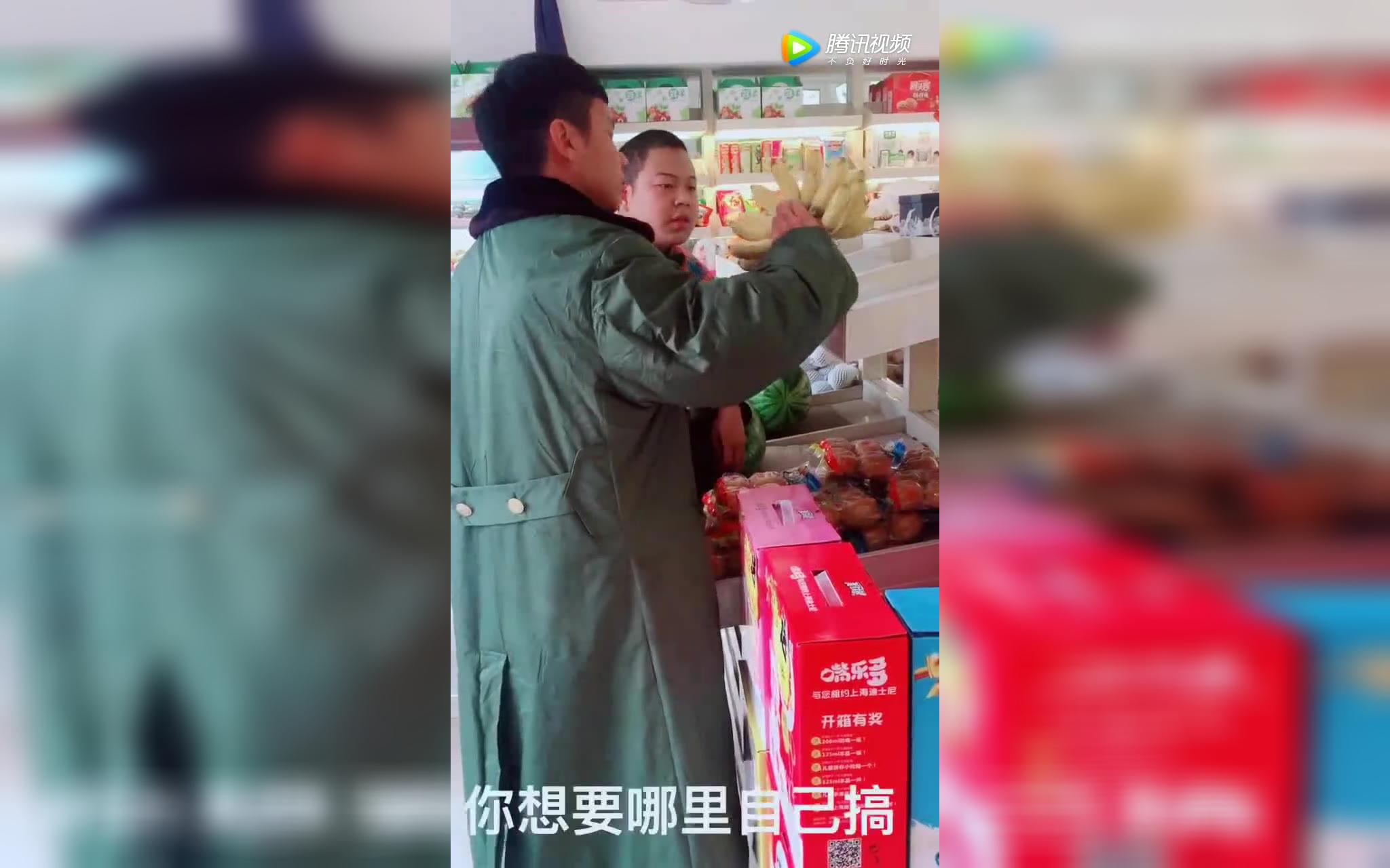 搞笑段子,乡巴佬进城买香蕉,看到挨打我就放心了!_哔哩哔哩_bilibili