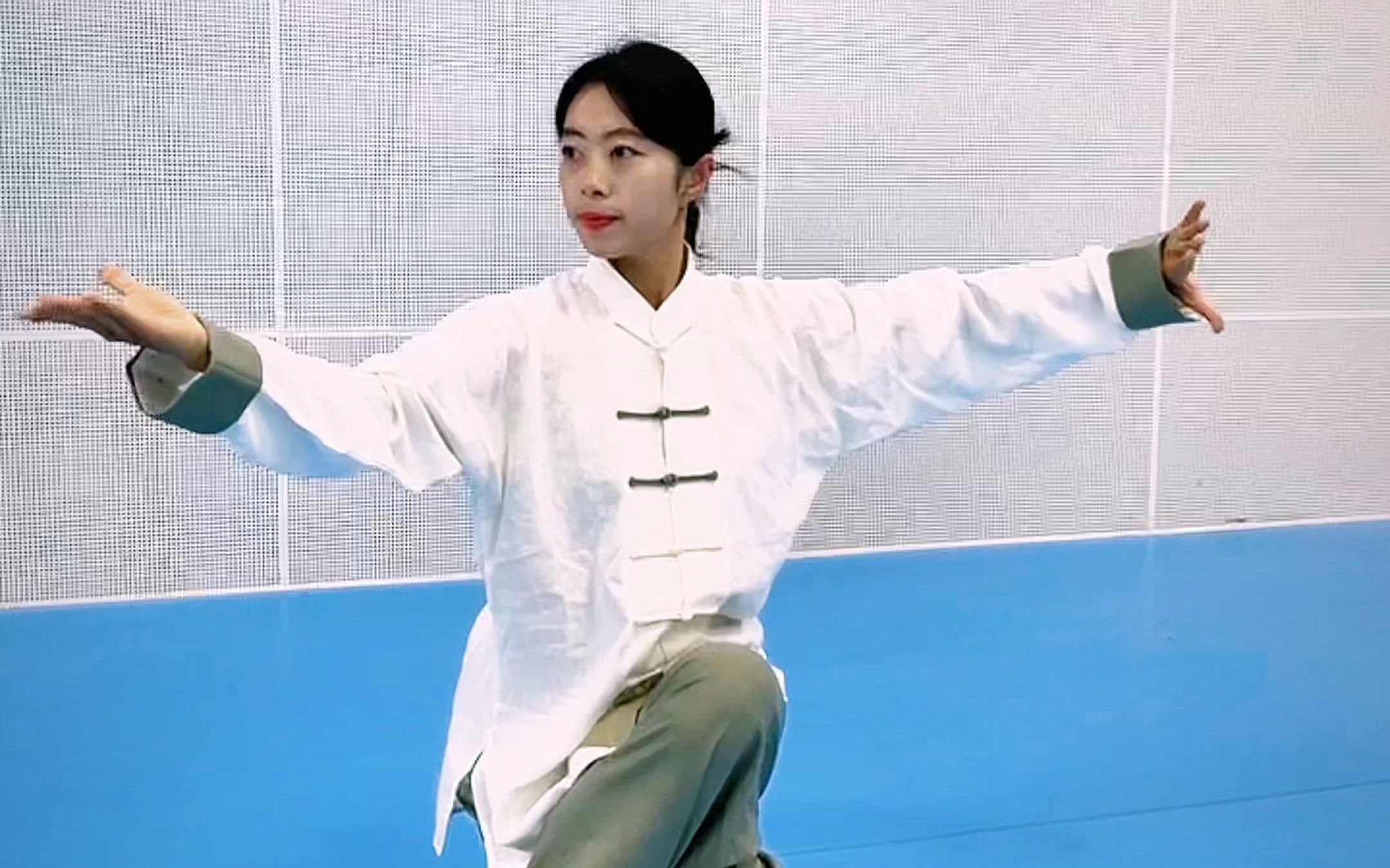 坚持一分钟,学会这3个零基础太极步法,让你体验凌波微步的魅力