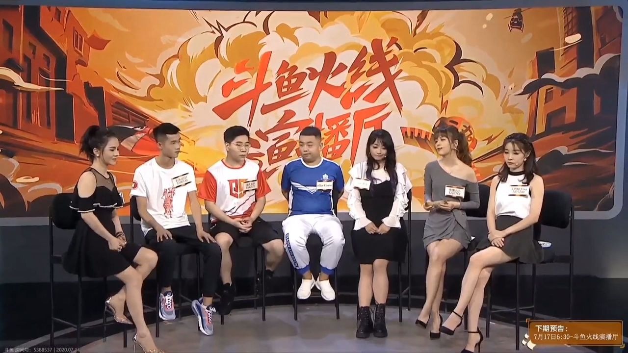 穿越火线美女嘉宾主持人美腿剪辑02