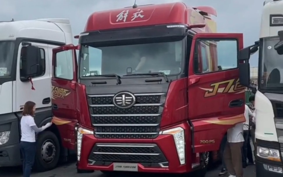 解放新j7,锡柴奥威16升,700马力,电子后视镜