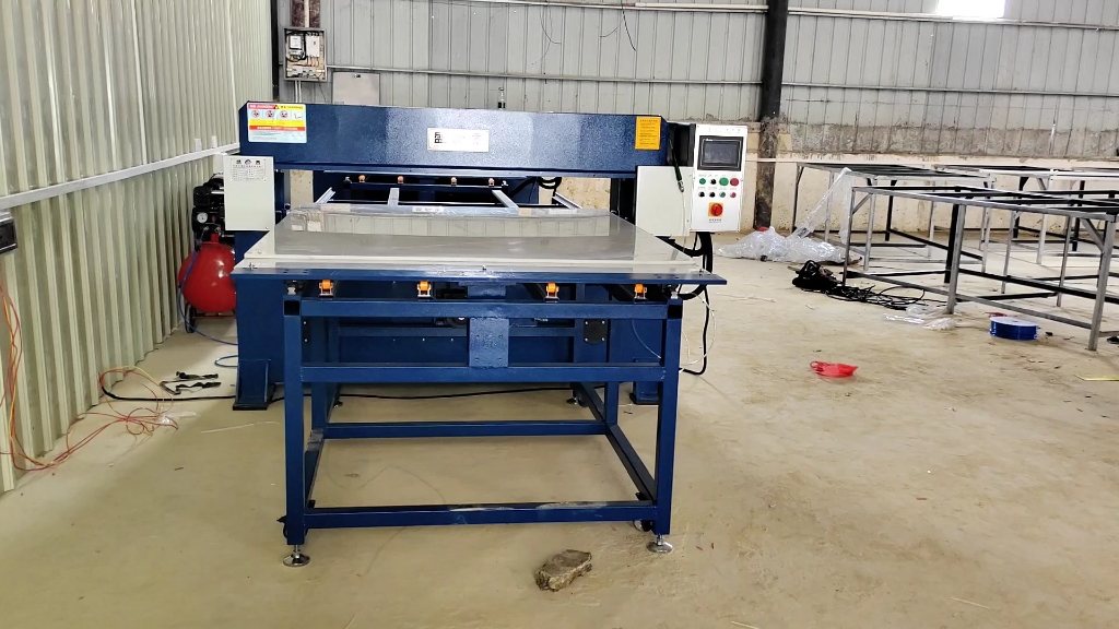 皮带肩带腰带专用全自动裁断机 ,认准盛泰品牌[机智] #自动裁断机