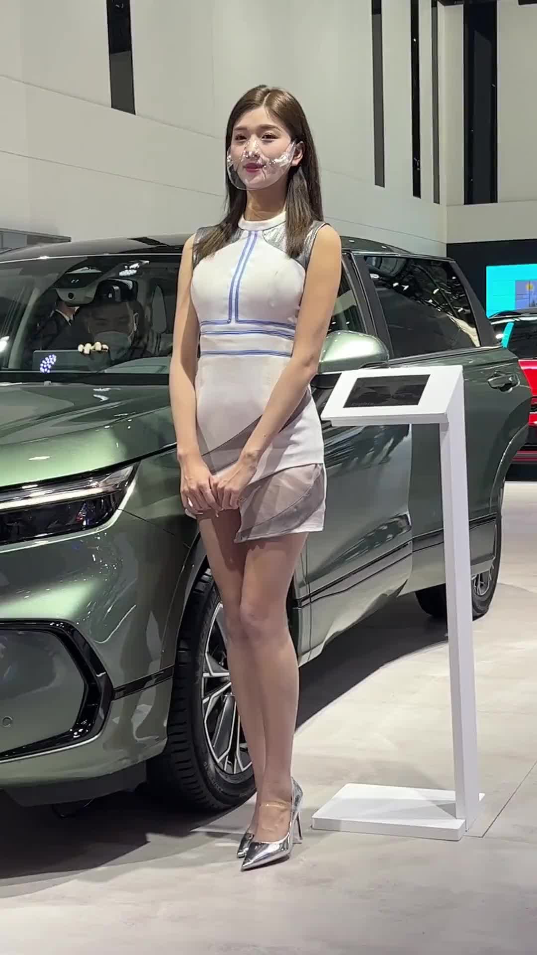 抖音名叫紫薇真人很瘦2022广州国际车展车展美女车模