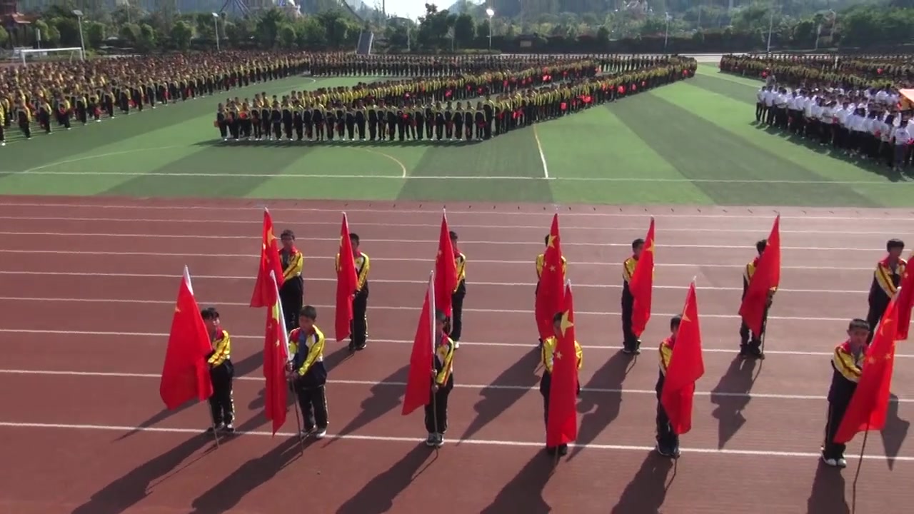 壮观!贵州兴义阳光书院千余师生摆70字样,庆祝新中国成立70周年哔哩哔哩bilibili