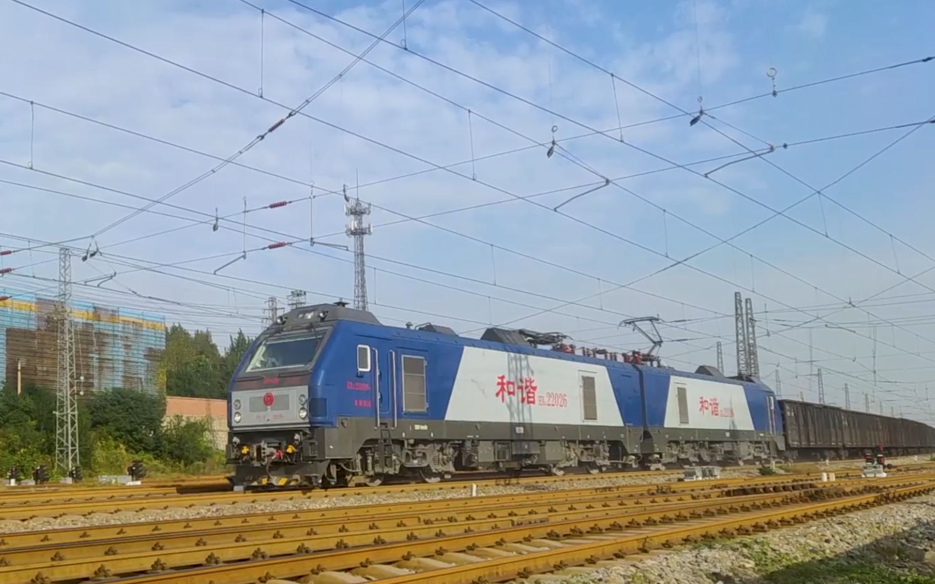 [国铁][2000番台hxd2]hxd22026牵引敞车大列通过磁山站