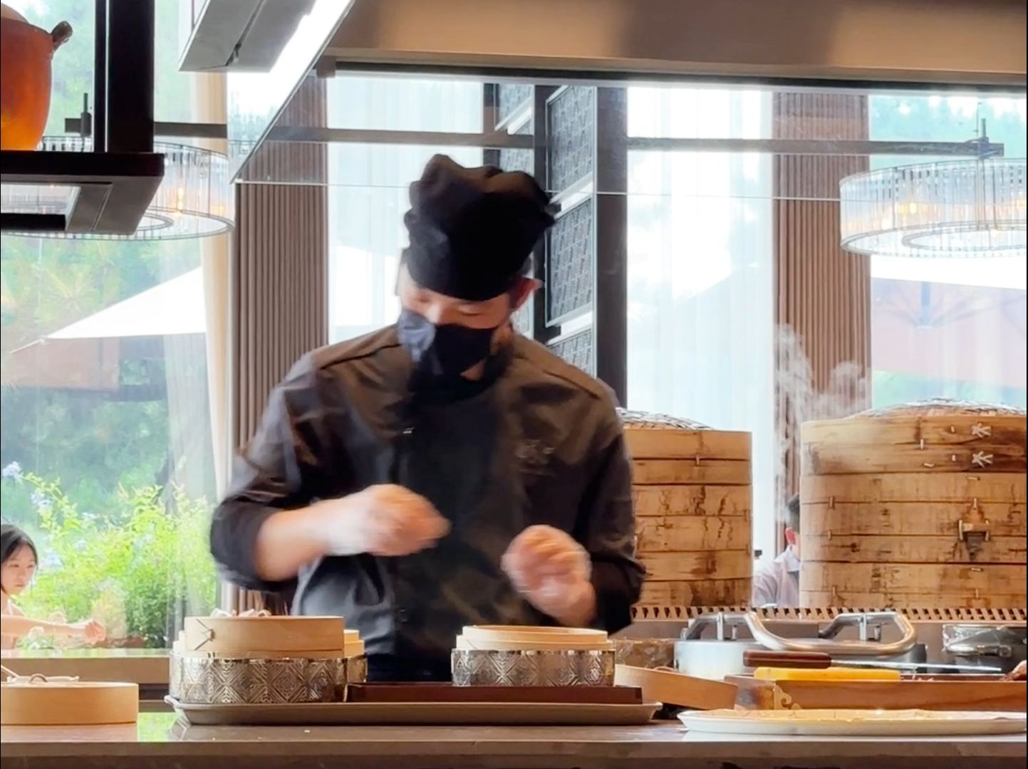 只身独闯北京新荣记唯一的三星分店,对夏季版本的烤鸭荣卷蛮失望的