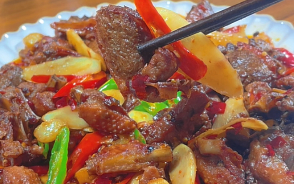 怎样做出好吃入味的姜爆鸭～川渝特色姜爆鸭,鲜辣入味好吃不贵!