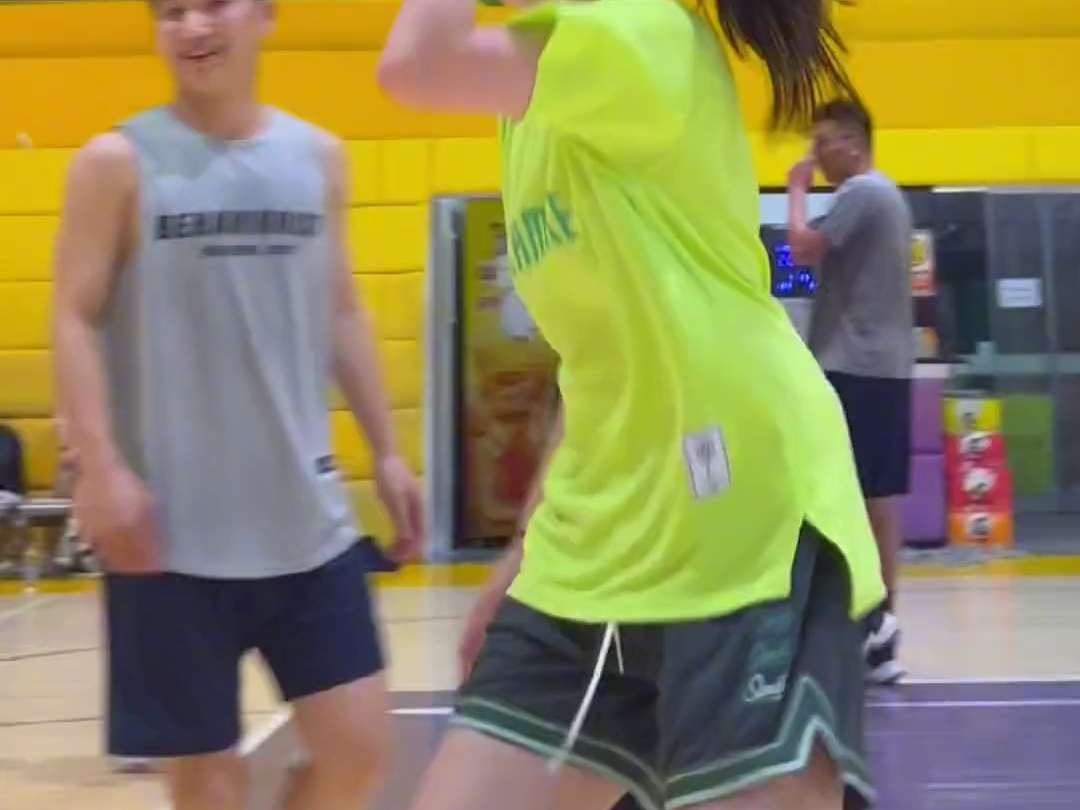 说实话转的 头有点晕#打篮球的女生 #体育生