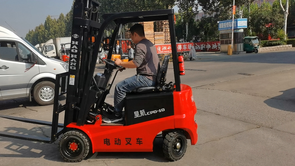 苏州小型电动叉车1吨多少钱(昊航纯电动叉车)