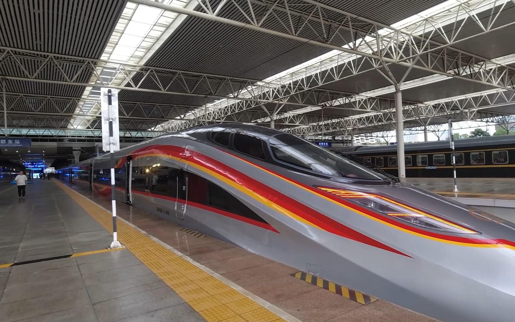 【火车】我最喜欢坐的复兴号智能动车组列车——g8677左侧展望