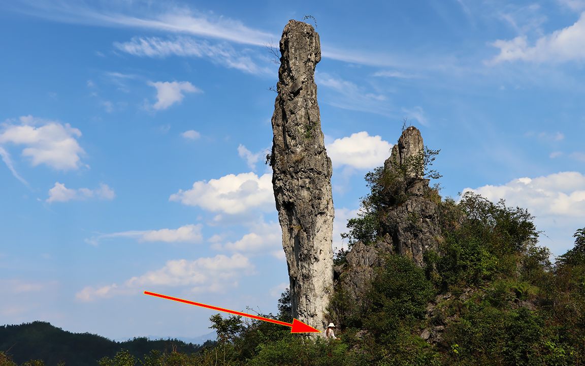 贵州大山发现一根神奇石柱,高有24米,上粗下细却千年不倒
