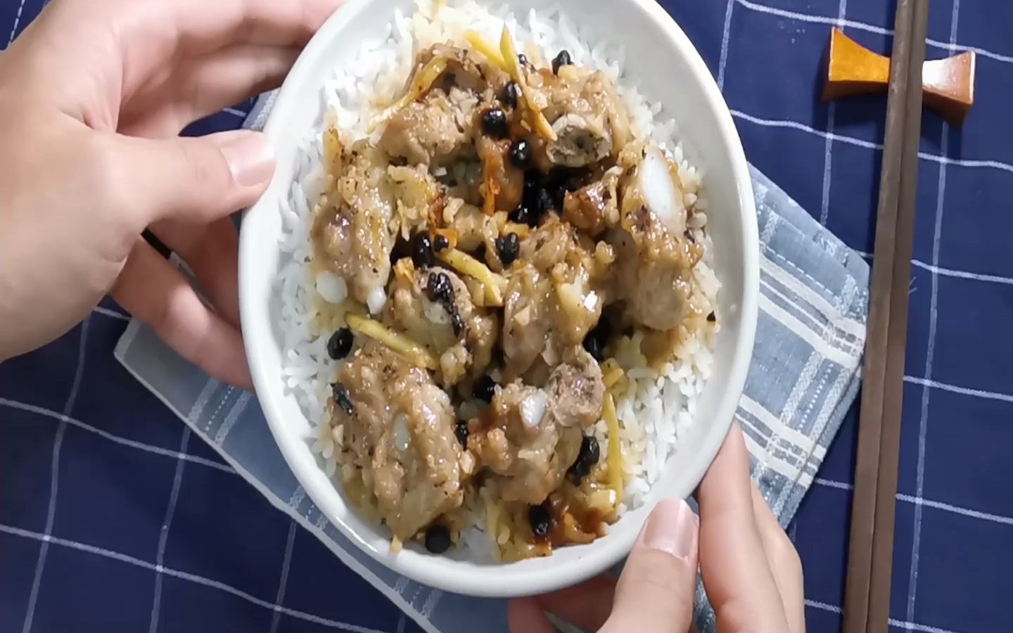 广东豉汁排骨蒸饭三分钟学会大人小孩都爱吃天天吃我都愿意yummi