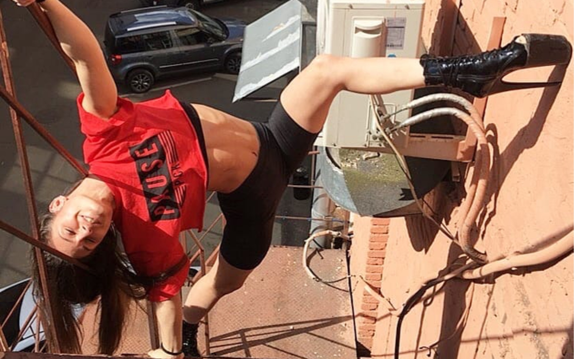 超帅气钢管舞-高跟鞋旋风腿-俄罗斯marta floor work