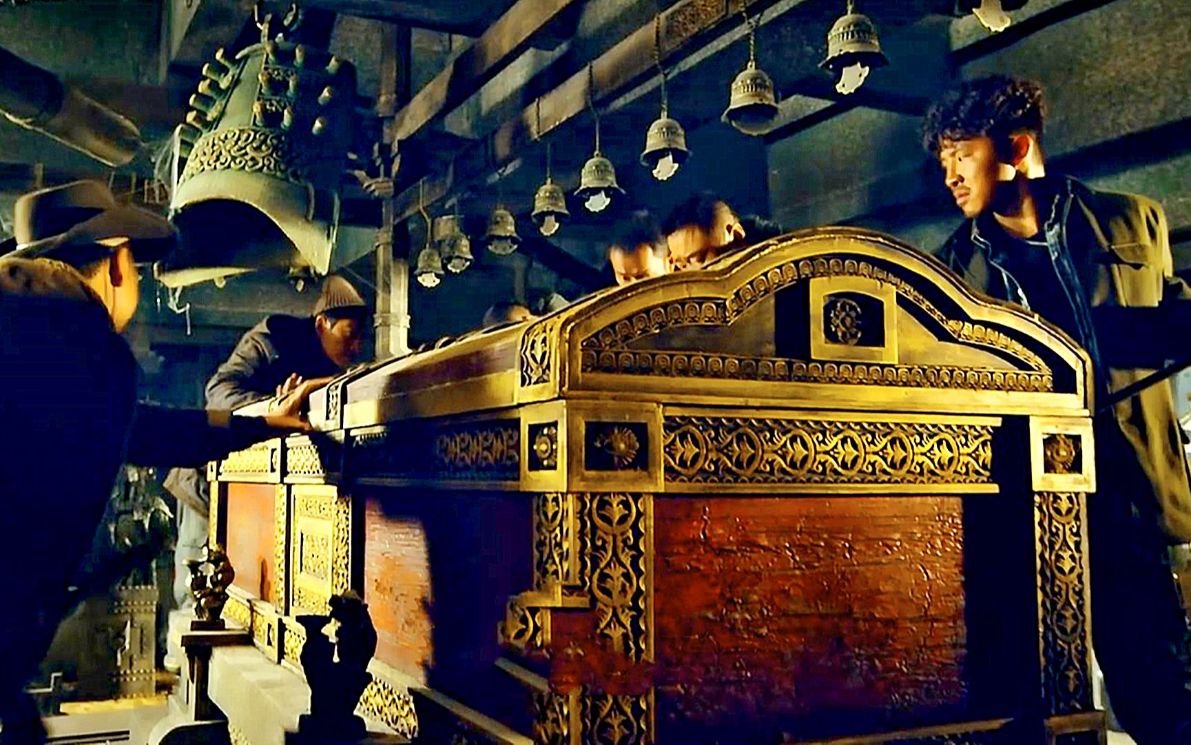 男子打开棺材,唤醒沉睡2000年的墓主人,灾难由此开始