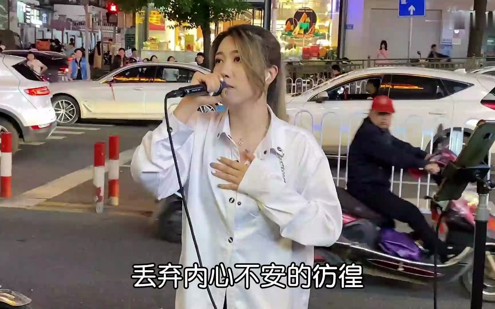 [图]Ivy智慧妹妹长沙街头!!!天花板女Rap《篝火旁》!!!