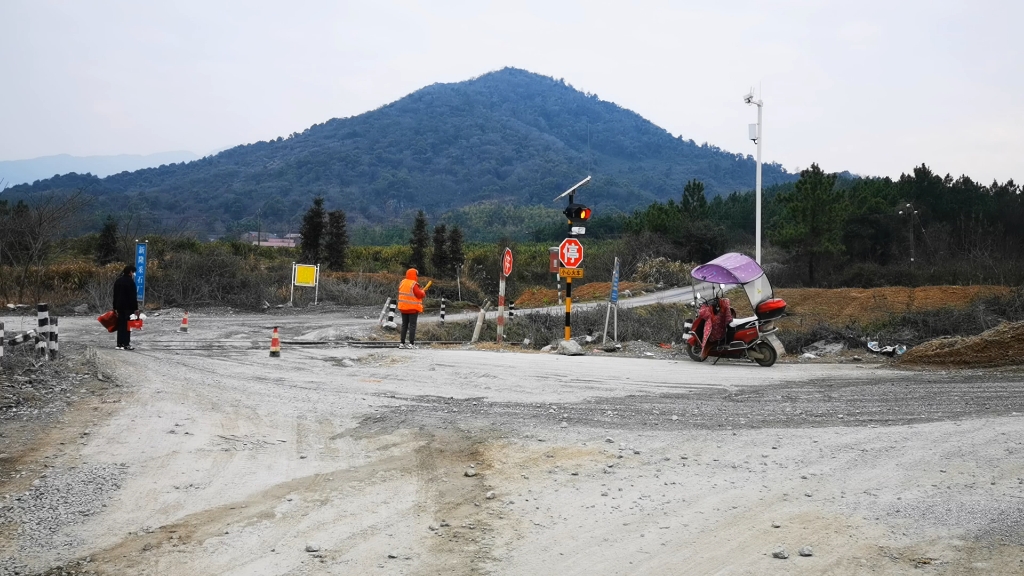 上新铁路,火车从上高县蒙山镇进入新余市渝水区鹄山镇