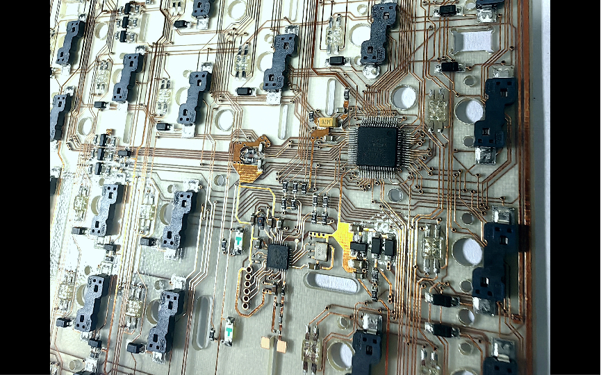 贴片后的透明pcb,电路板也能这么美?