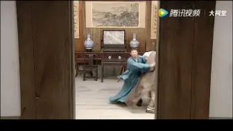 Télécharger la video: 【赵鸿飞】大祠堂里最搞笑一段，连谢致成都笑场