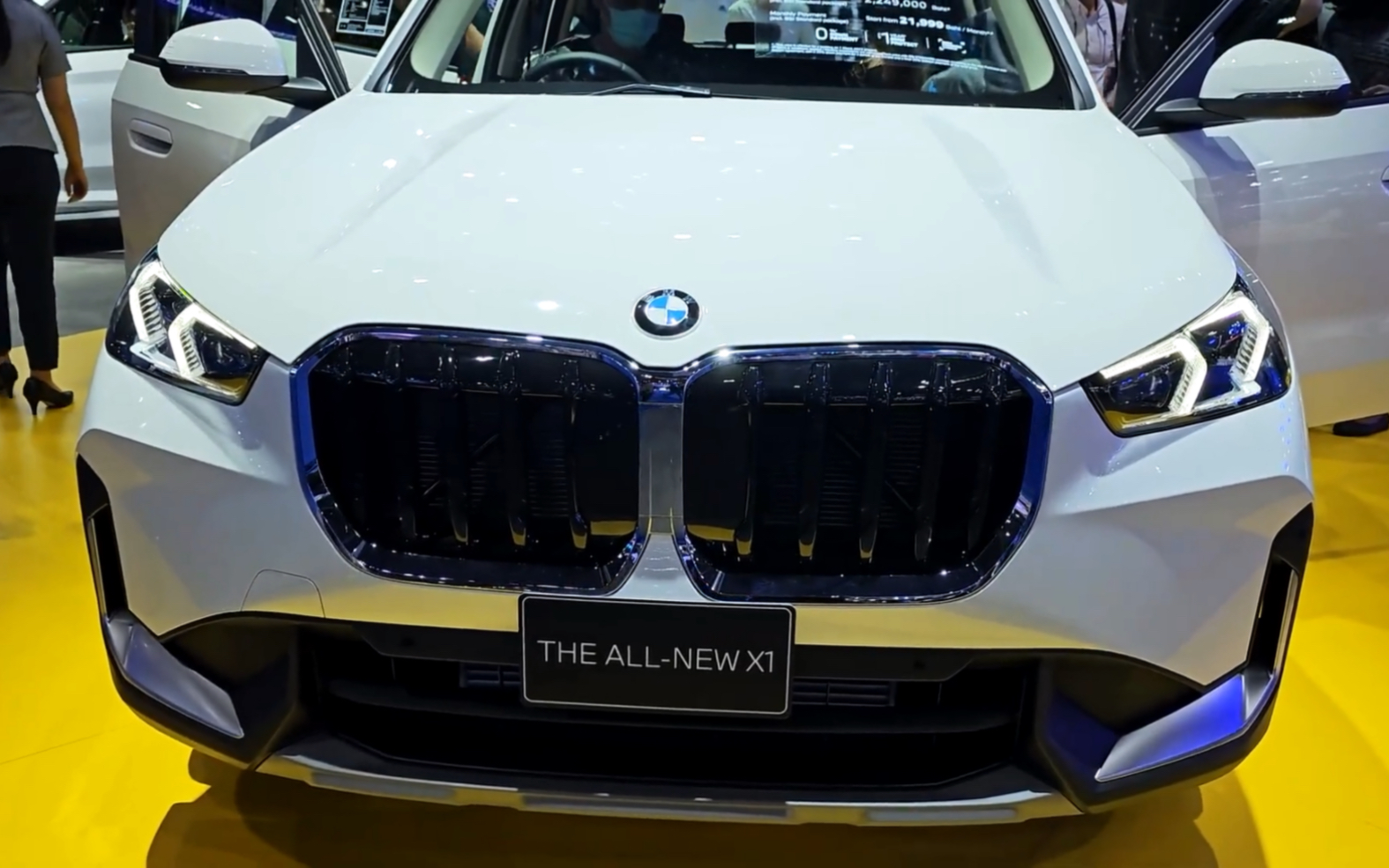 2023全新宝马x1 sdrive18i改款后的外观和内饰变化