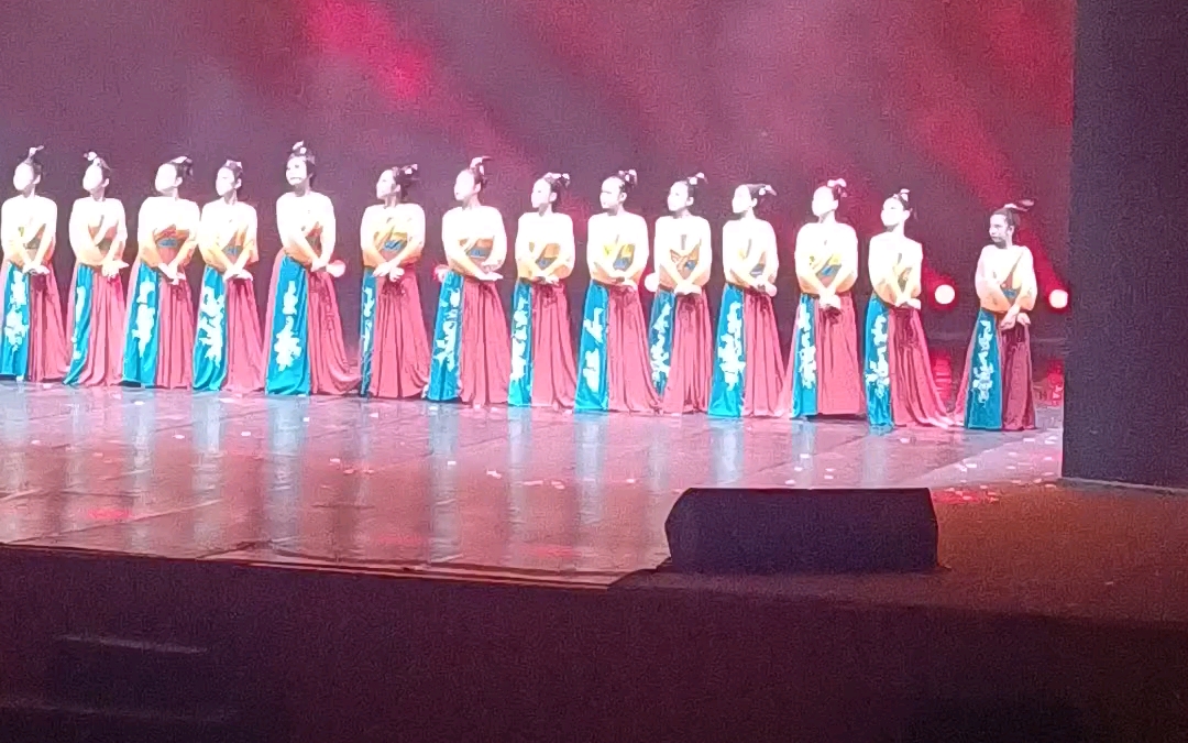 请欣赏舞蹈《唐印》