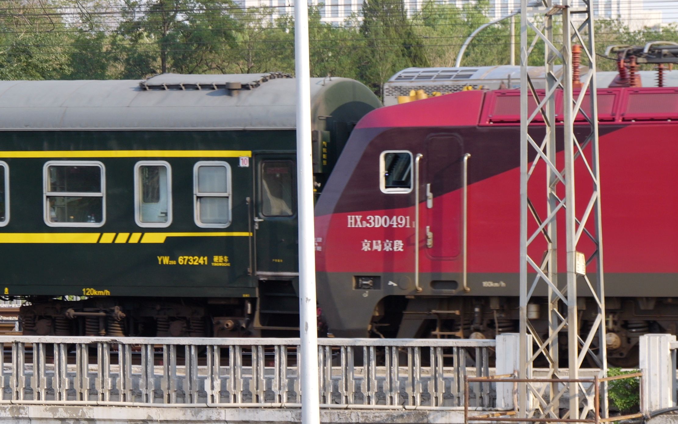 k157次北京西站出站&z54次进站