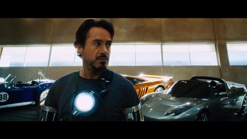 钢铁侠1托尼穿盔甲镜头