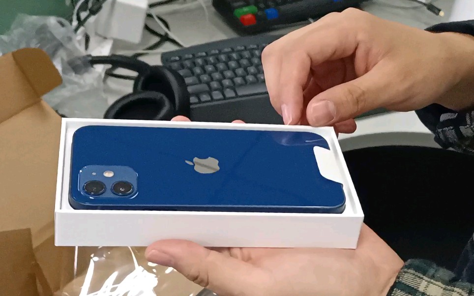 iphone12环保蓝首发开箱也挺好看的