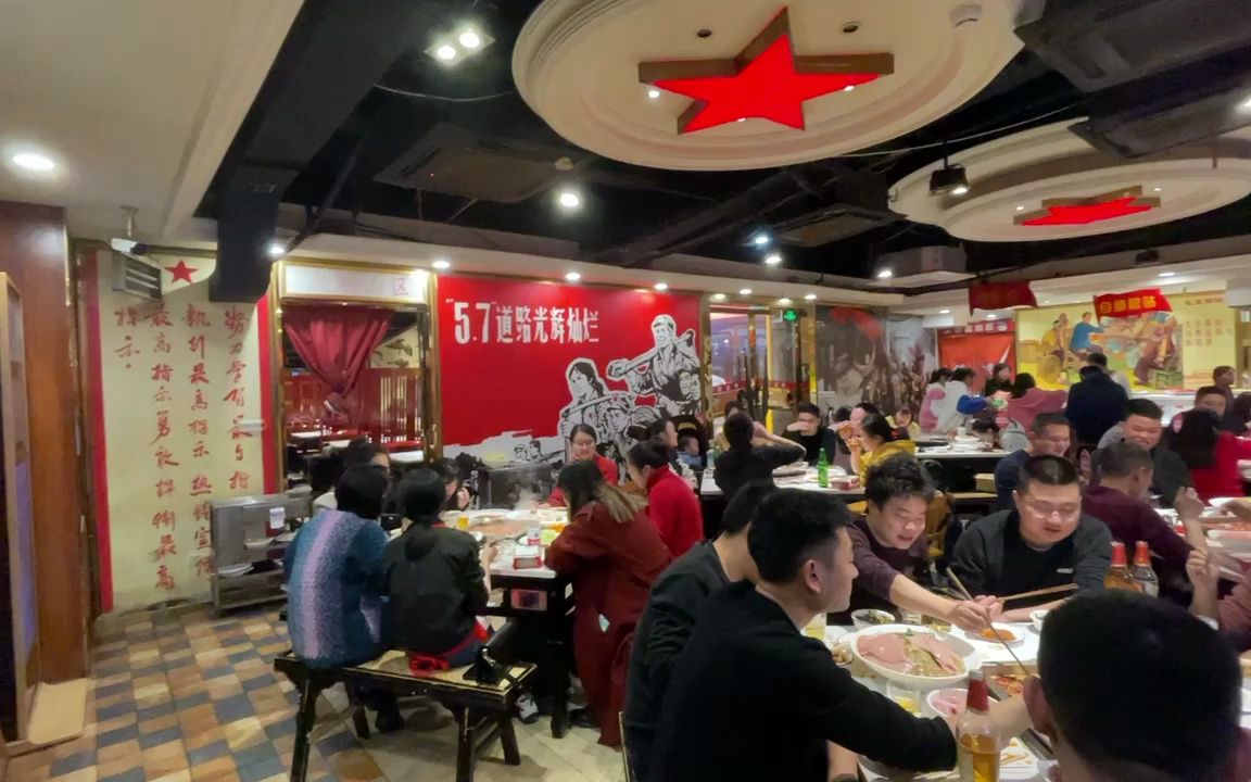 老基地火锅火爆场景