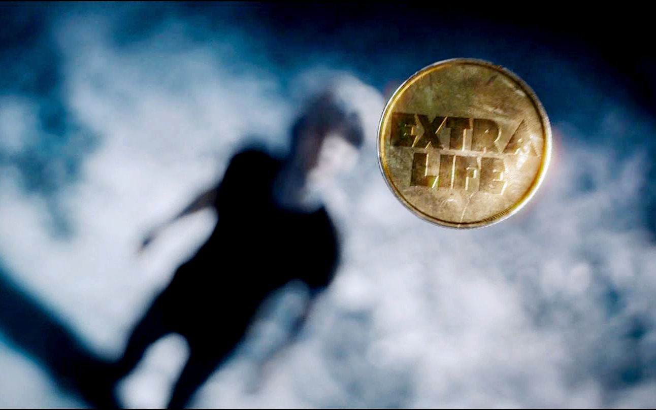 未来人类沉迷游戏,拥有这枚复活币的人,才能活到最后!《头号玩家》下