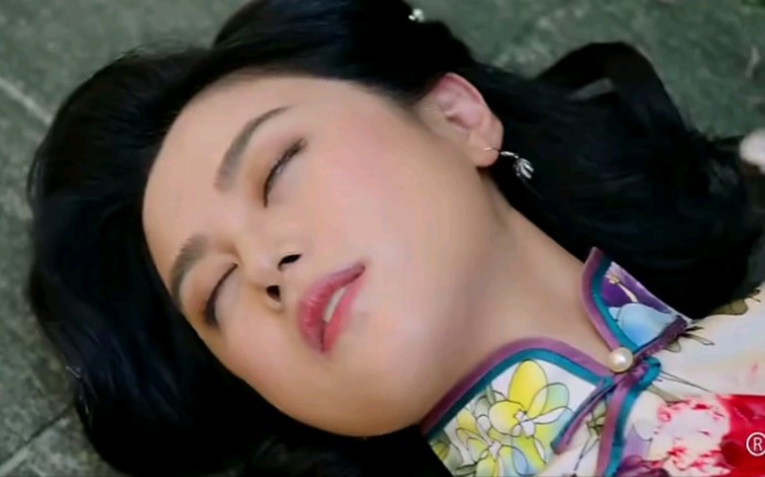 旗袍美女专员夫人遭杀害,胸前中刀流血过多身亡