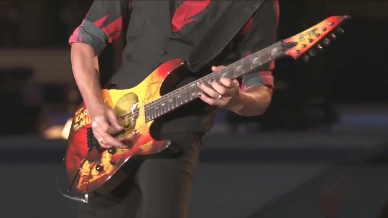 著名金属乐队metallica吉他手kirk hammett现场演奏电吉他solo_哔哩