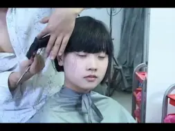 Скачать видео: 甜美女士可爱齐刘海光bob