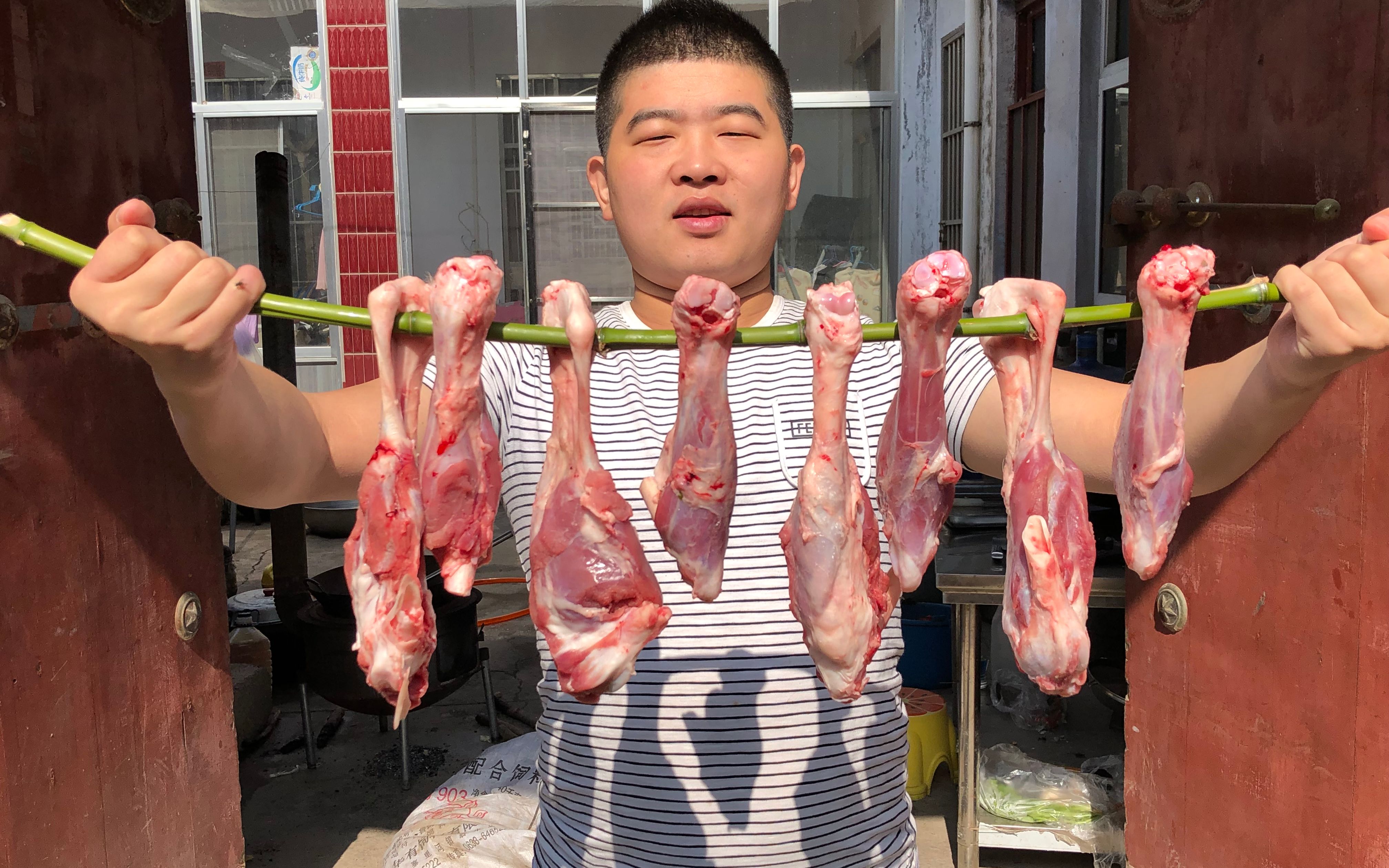 小伙花158元买8只羊腿,做临沂名吃八大金刚,配一盆面条,真爽