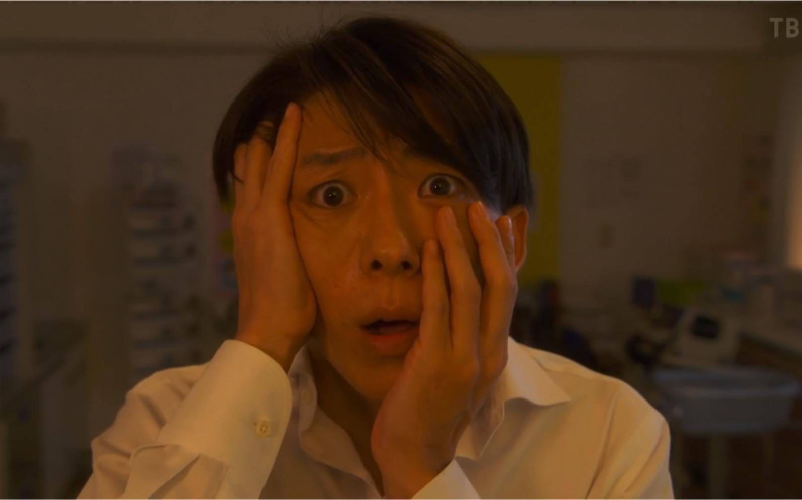 感受一下高桥一生在这一分钟的反串演技和之后奶遥的对峙两个人都是