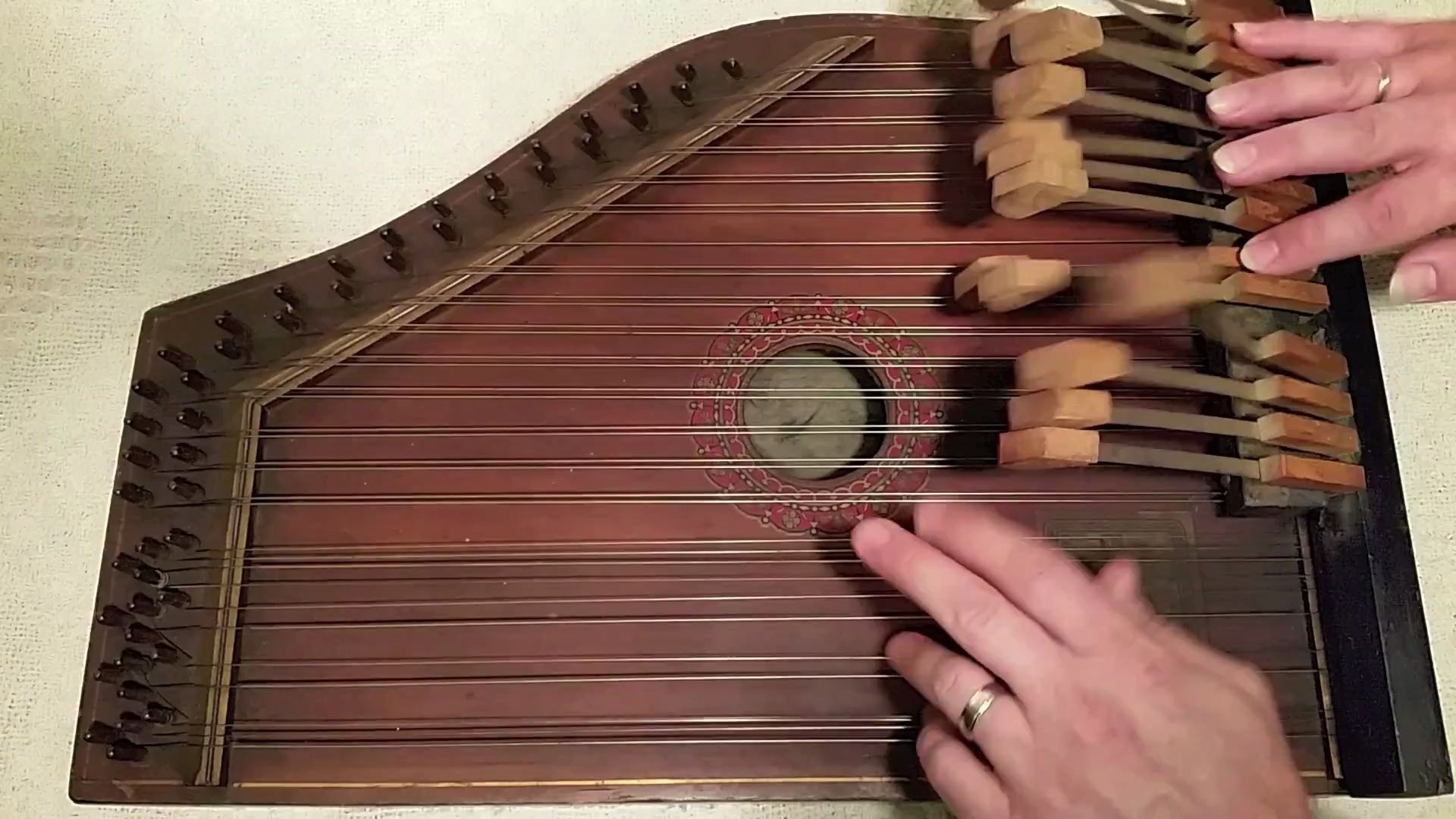 fretless zither/带弹跳锤的齐特琴/奇特琴/稀奇古怪的乐器/小众乐器