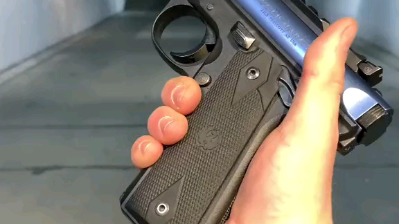 真实消音器的声音