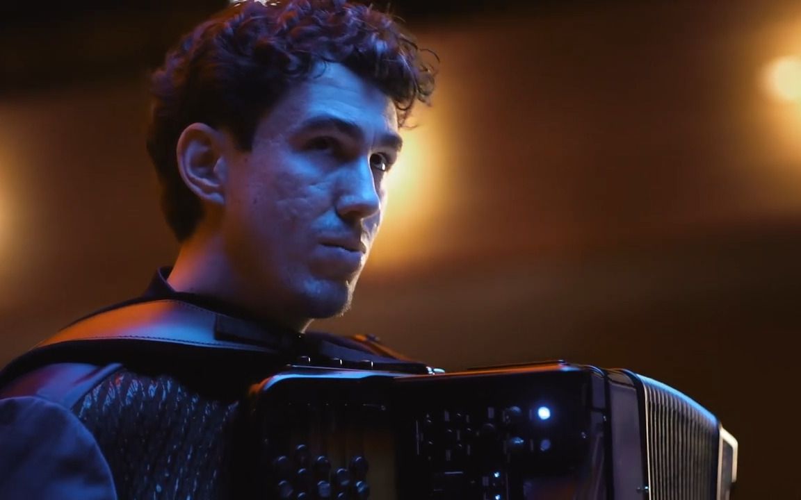 皮亚佐拉"遗忘",【加拿大】迈克尔·布里奇 手风琴演奏