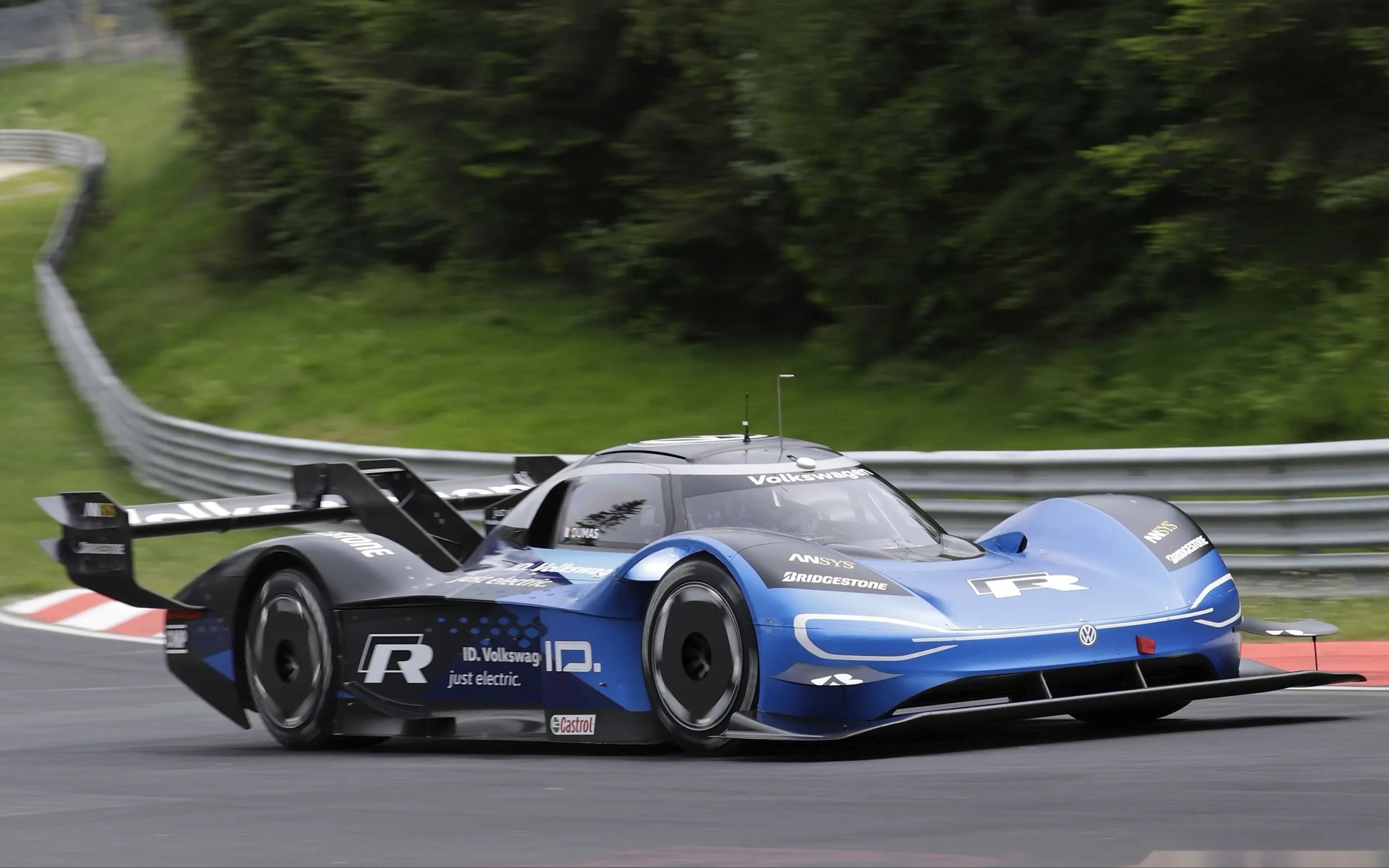 一辆嘤嘤怪~大众idr跑一跑西班牙赛道