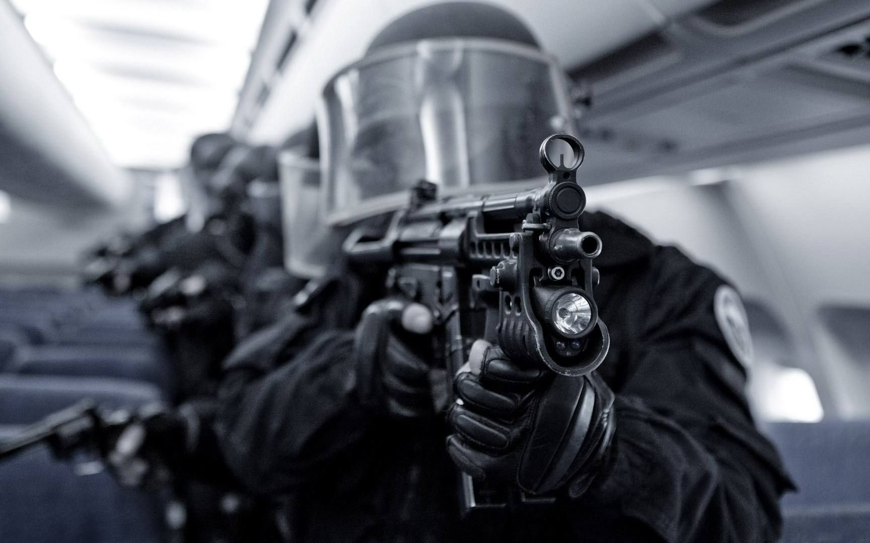 [图]凯旋门前的利剑 —— GIGN（法国国家宪兵特勤队）