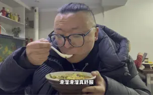 Video herunterladen: 开在大同小区里的豆面馆，20年只有老街坊知道，只卖传统特色美食