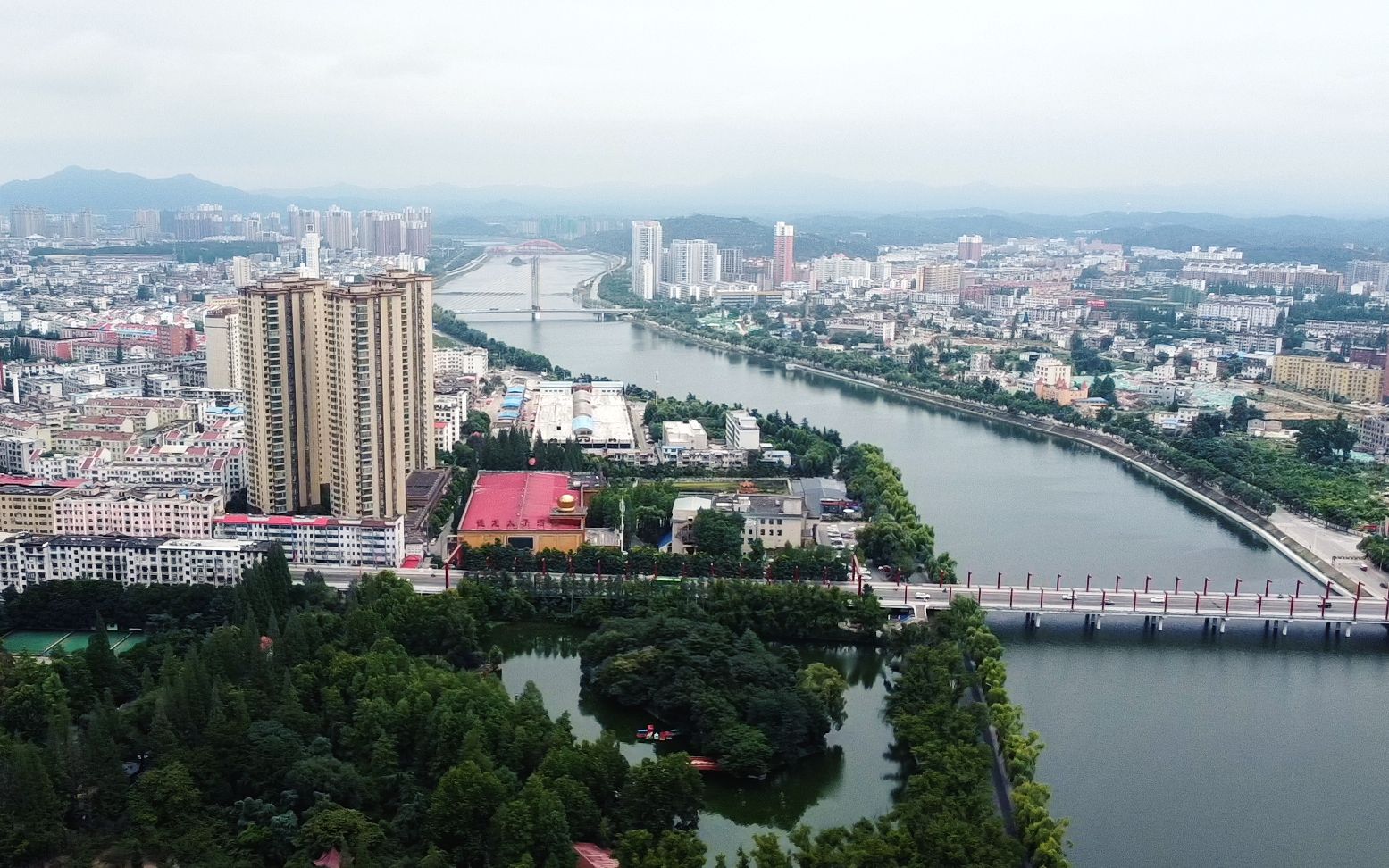 这个地方为何享有永久宜居城市荣誉称号,跟着航拍一起看看哔哩哔哩bilibili