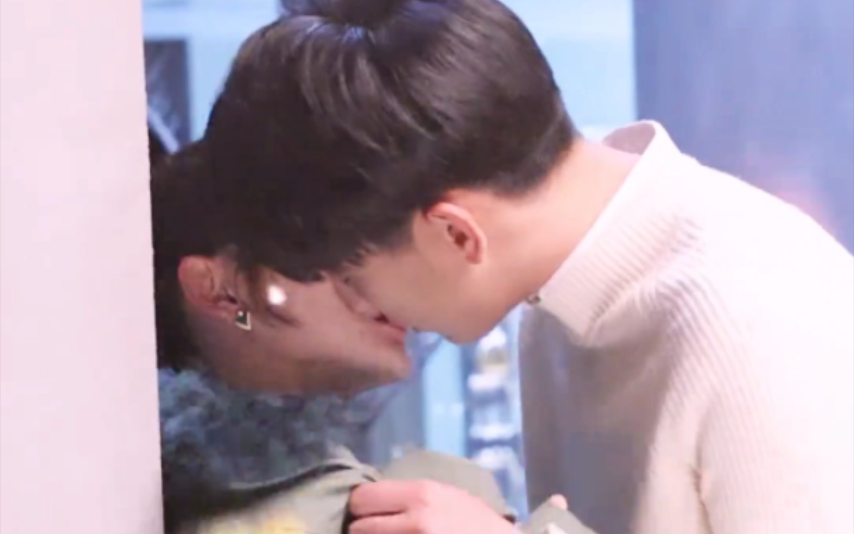 猜猜我是谁 【王子奇&张予曦吻戏】秦皓宋瑶楼梯吻戏