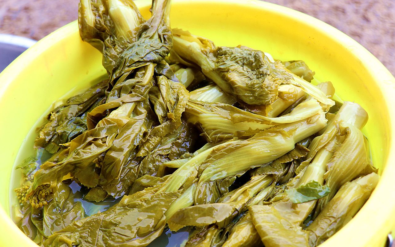 教你"腌制酸菜心的方法",放5天就能吃,一年不烂,会做的很少