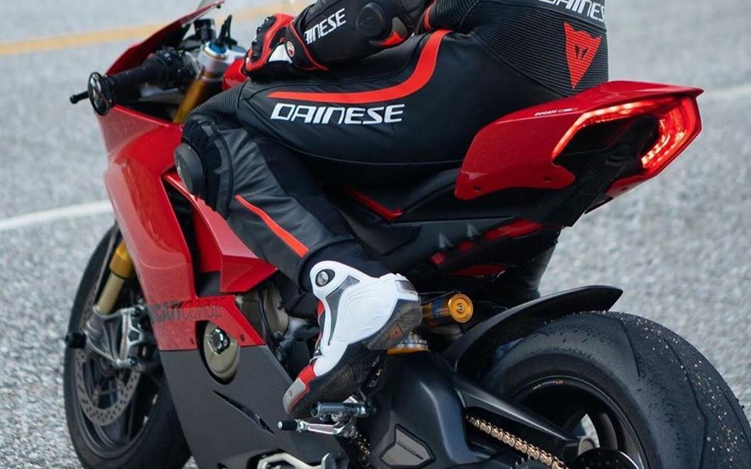 300匹的 ninja h2对比, 阿普利亚rsv4 1100 factory 杜卡迪ducati v4r