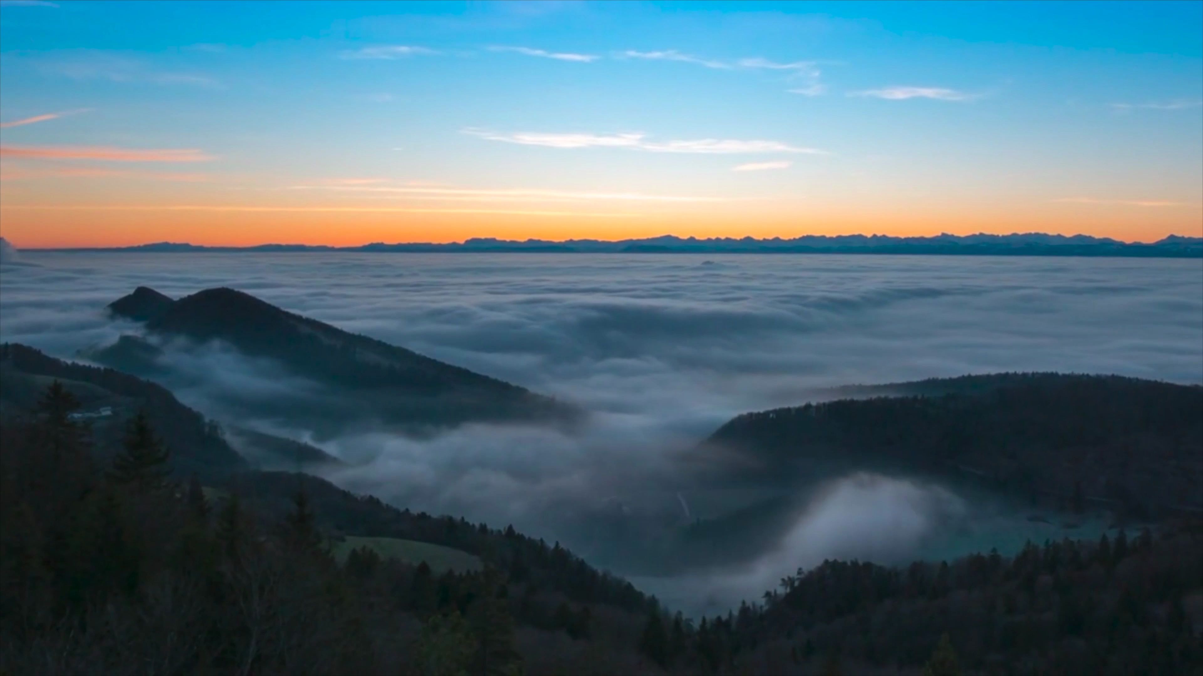 大自然风光,登山在山顶上看日出,大云雾之上,黑暗到光明【4k超清】