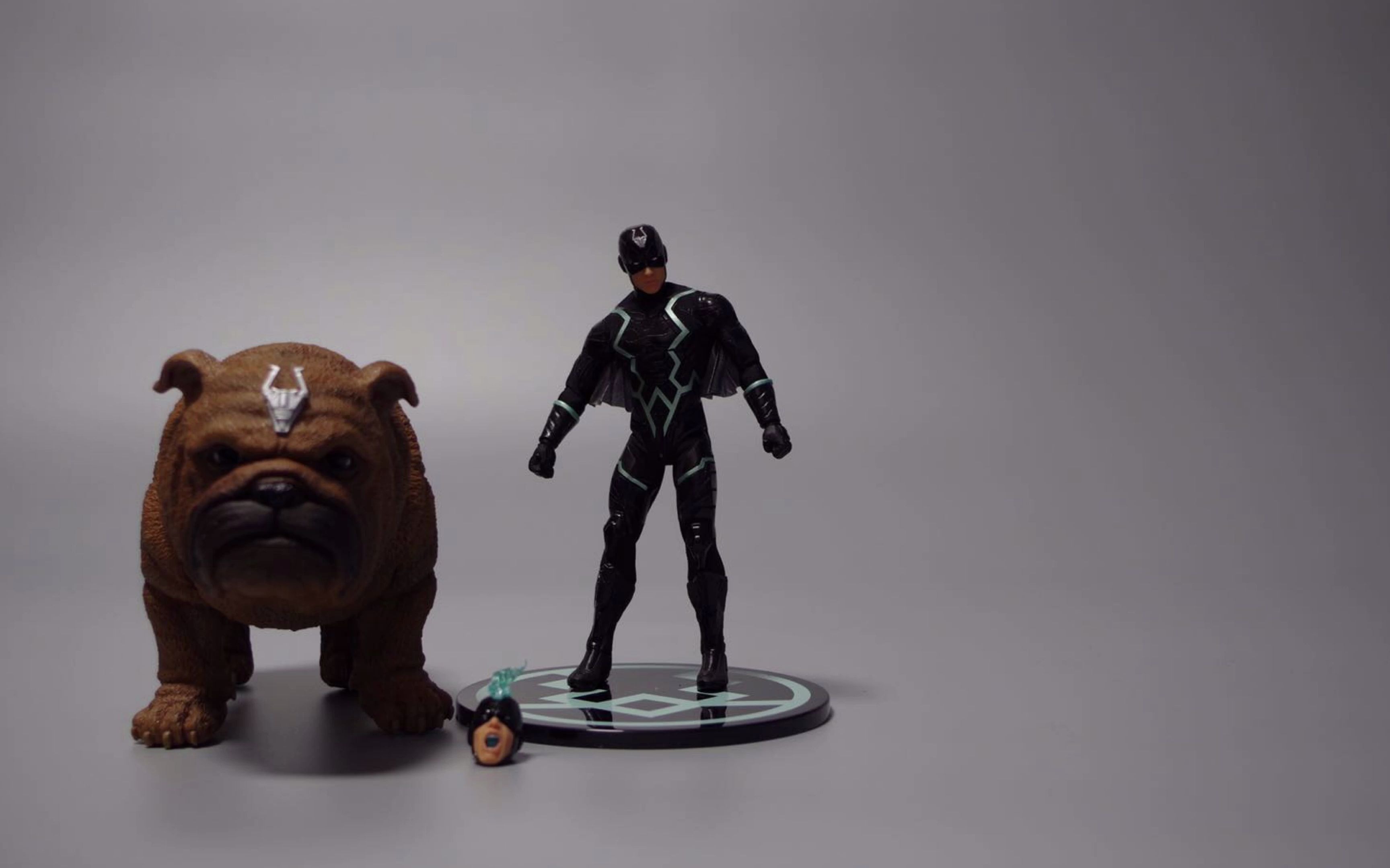 mezco蚂蚁one:12黑蝠王与锁齿狗blackbolt&lockjaw玩具简易开箱测评