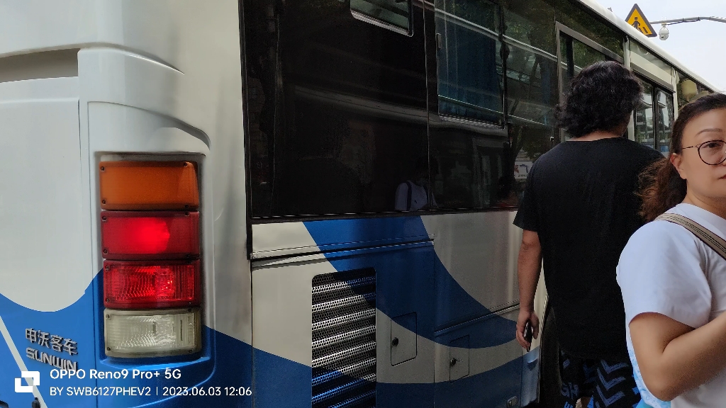 南汇公交沪南线区间车(s0k-010,往沪南公路航南公路方向)和沪南线(s0k