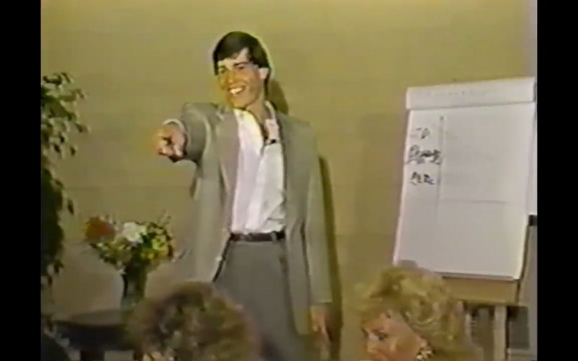 [图]How to Sell Anything by Tony Robbins *rare video | Tony Robbins