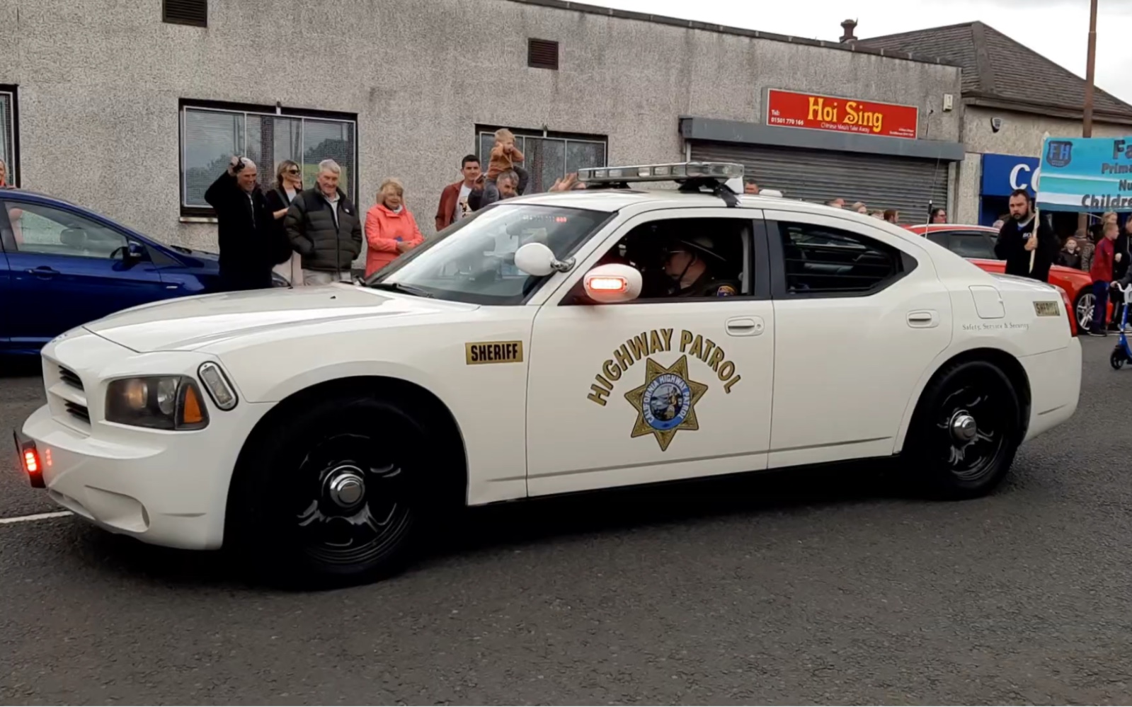 展览车队中的chp退役道奇charger